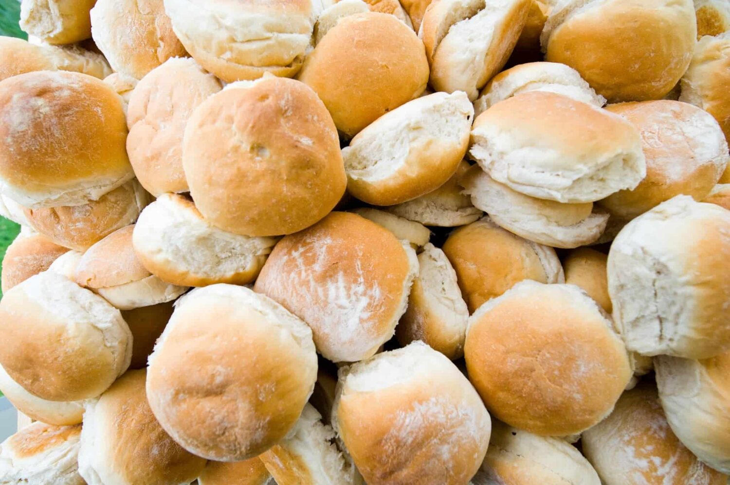 Waterford Bla buns a white flour bun with a dusting on flour on top of the rounds
