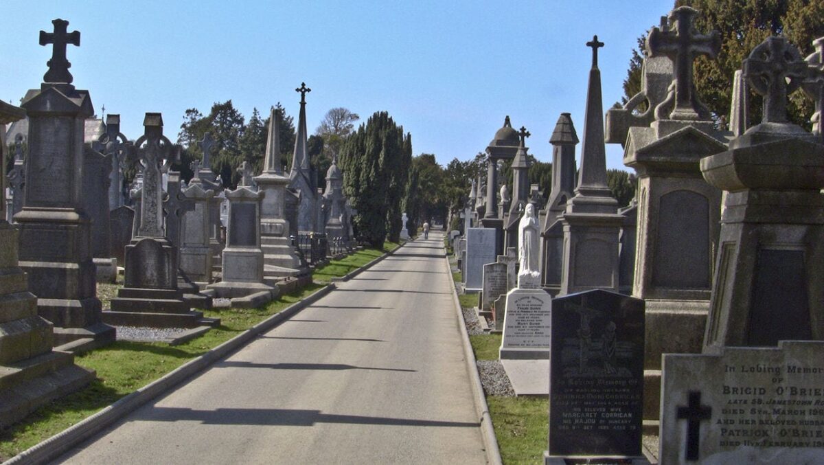 Celebrity Sightseeing: Cemetery Edition