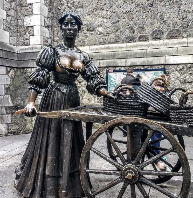 Molly Malone statue in Dublin with her cart loaded with baskets.