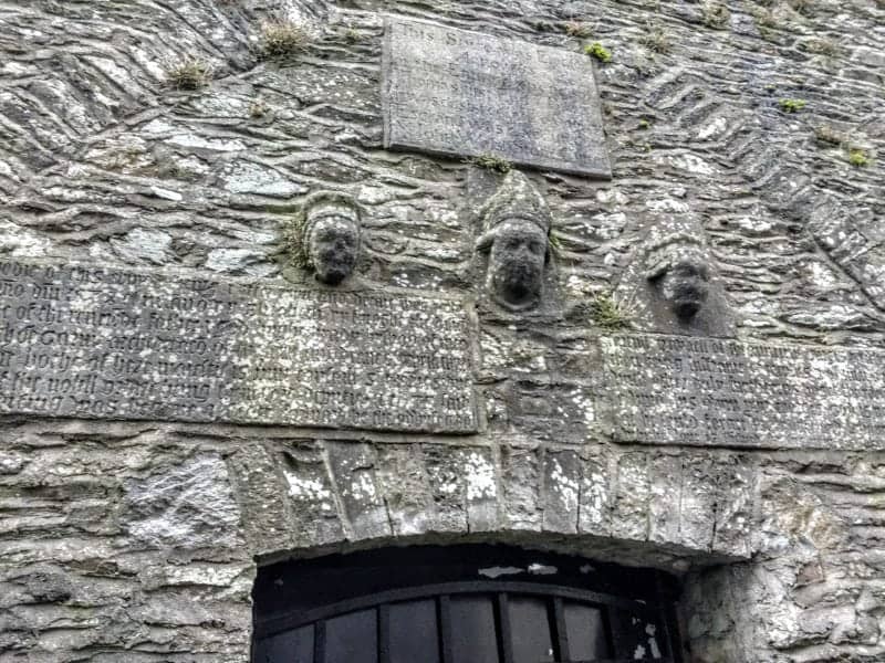 How to visit Monasterboice the finest High Crosses in Ireland high king of Ireland's image on chapel at Kells