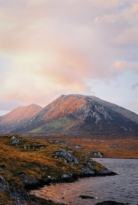 53 Ultimate tips for travel to Ireland the Connemara mountains 