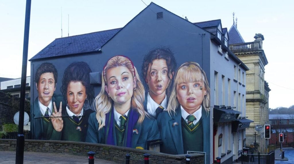 Derry girls mural depicting the characters from the show in their school girl uniforms