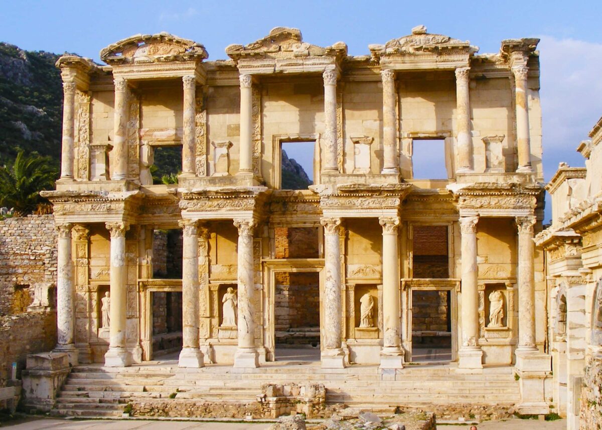 The Library of Celsus was cunningly built and designed to look far grander than its narrow lot would allow for. The double walls of the library were built to ensure good temperature control to preserve the scrolls. The walls and floors were faced with coloured marble and the lavish use of decorative wall friezes and ora.