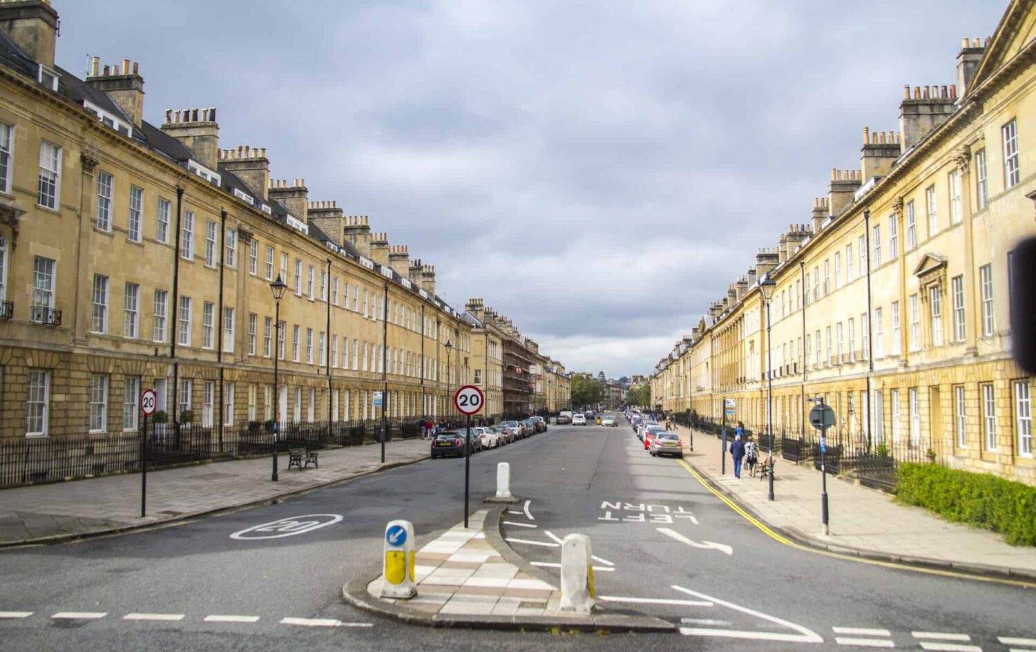 wide streets and paths around the Georgian buildings of Bath