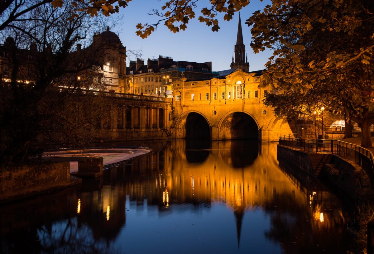 Night time view of Pulteney Bridge in Bath, England, UK