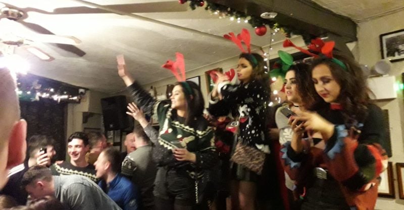 Christmas pub crawl, christmas in Belfast