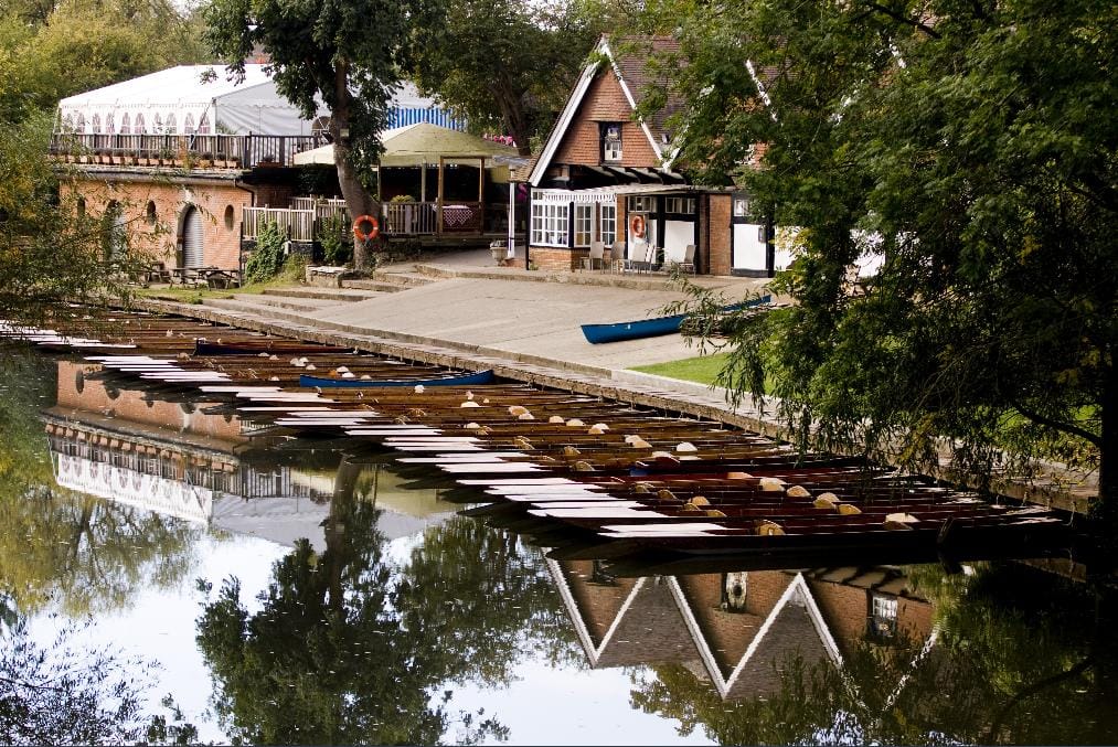 view of the Cherwell boathouse from the bridge in Oxford