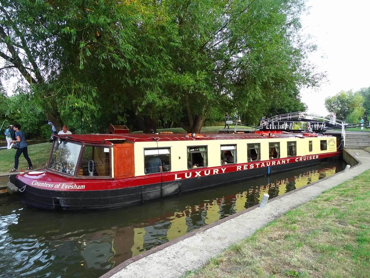 The luxury restaurant cruising narrow boat in Stratford the Countess of Evesham