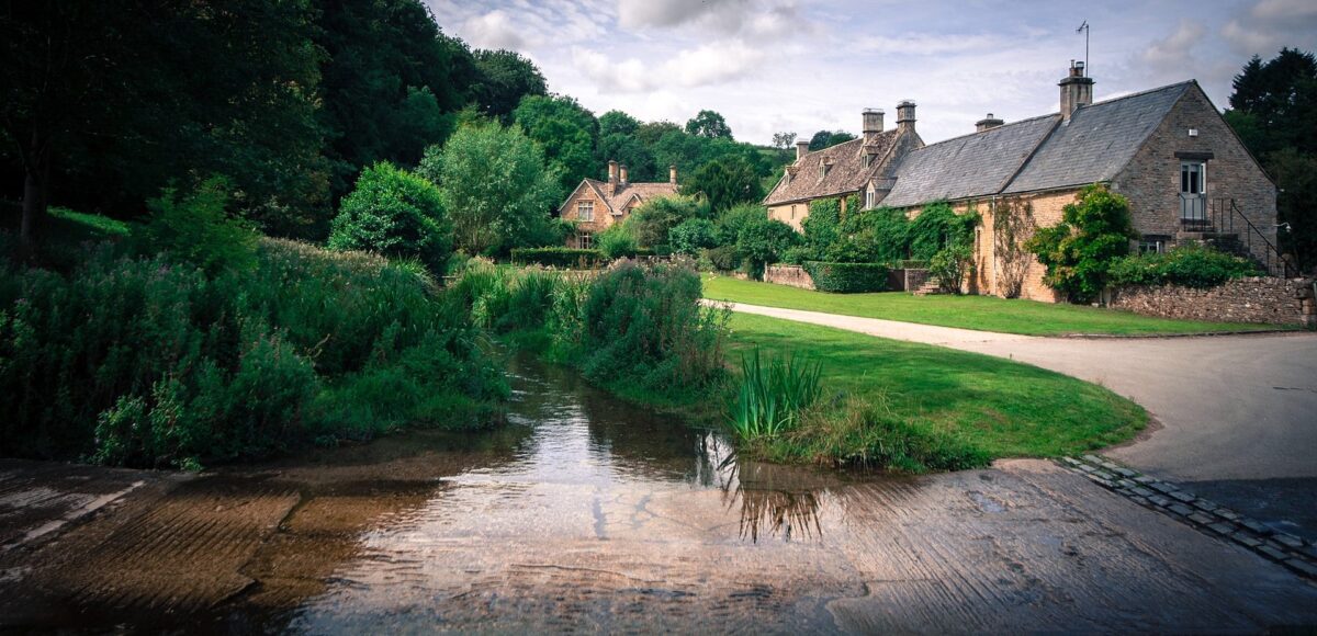 17 of the Prettiest Cotswolds Villages