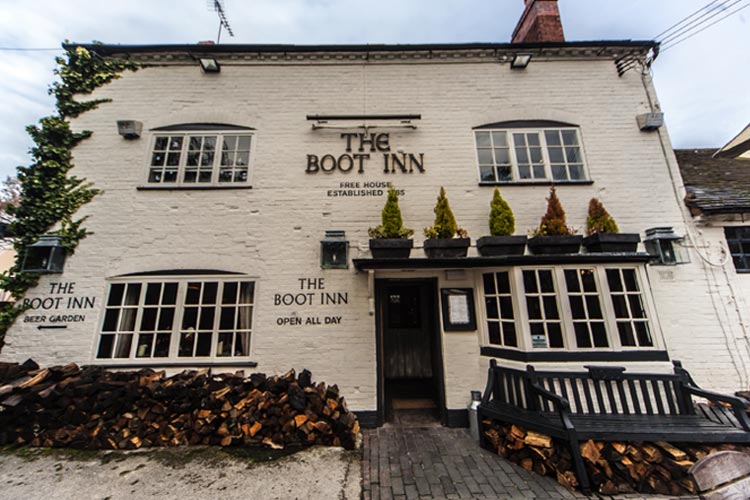 8 of the best waterside pubs in Warwickshire