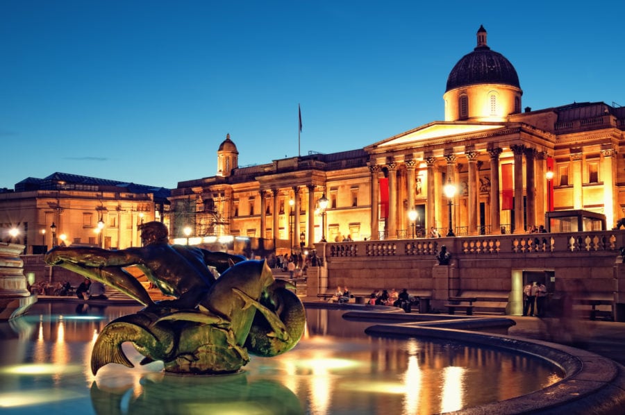 Trafalgar Square Lions with the National Gallery