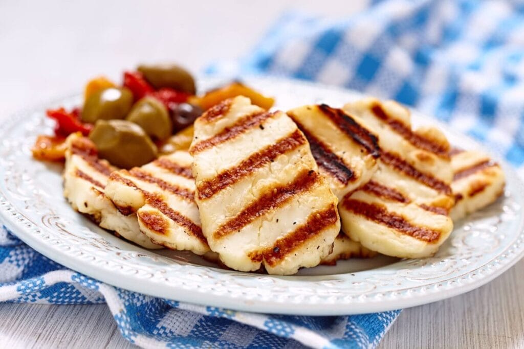 Grilled halloumi cheese with olives and pepers