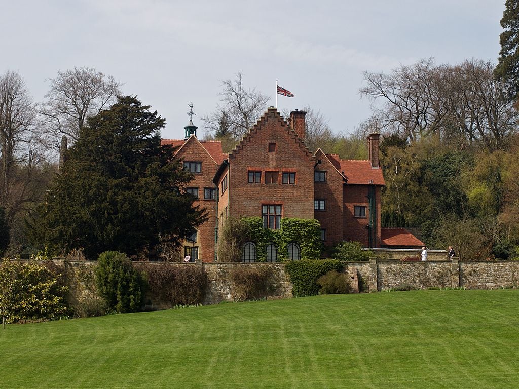 23 Stunning English Manor Houses