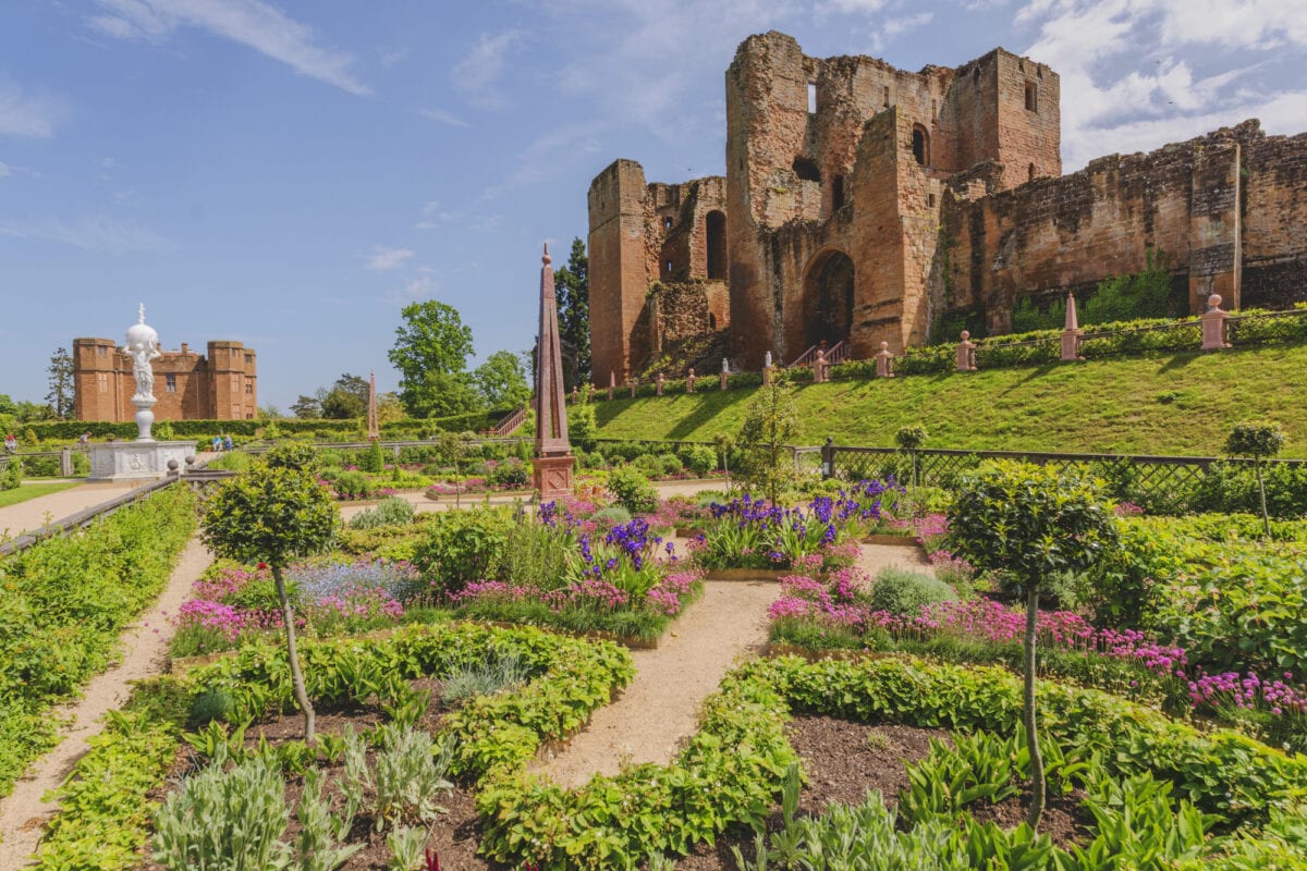 the elizabethan garden at kenilworth castle warwickshire the midlands england uk