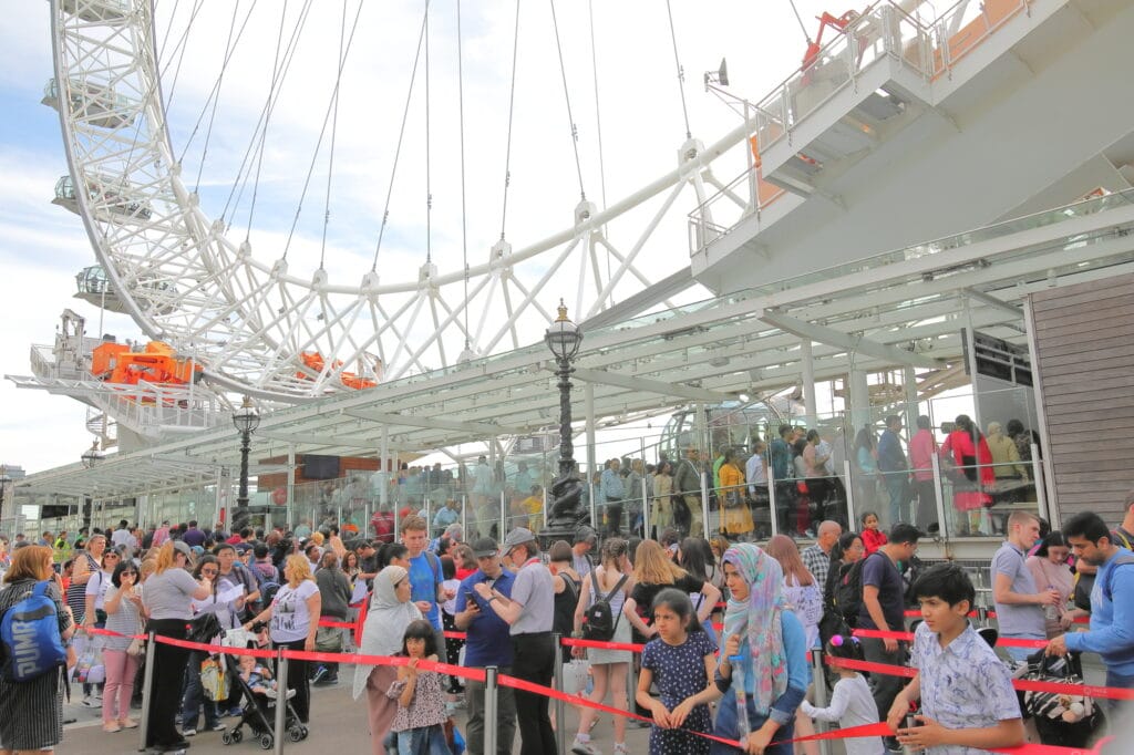 Things to know about the UK - the art of the queue at the Coca Cola Wheel in London
