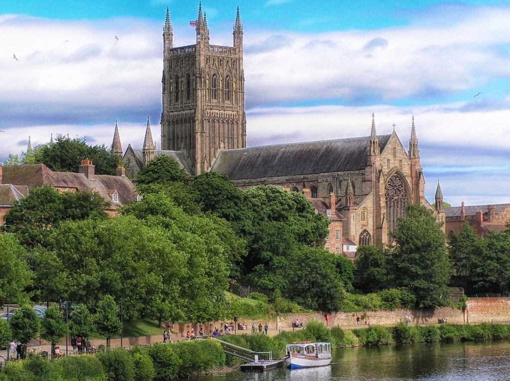 21 Best Magnificent Cathedrals in England