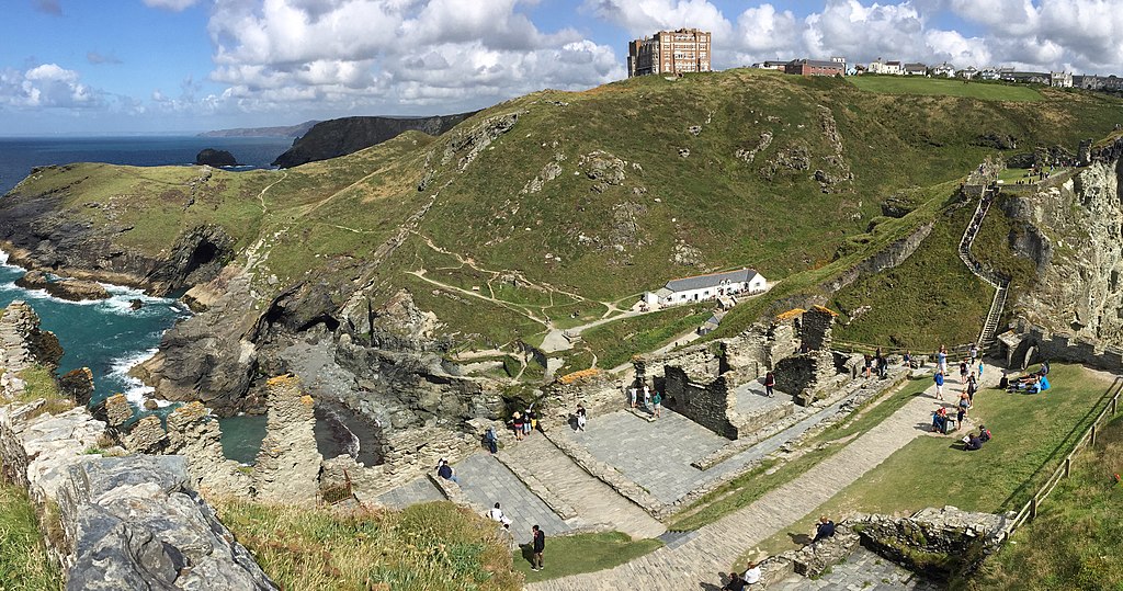 47 Awe-Inspiring Historical places in the UK to visit