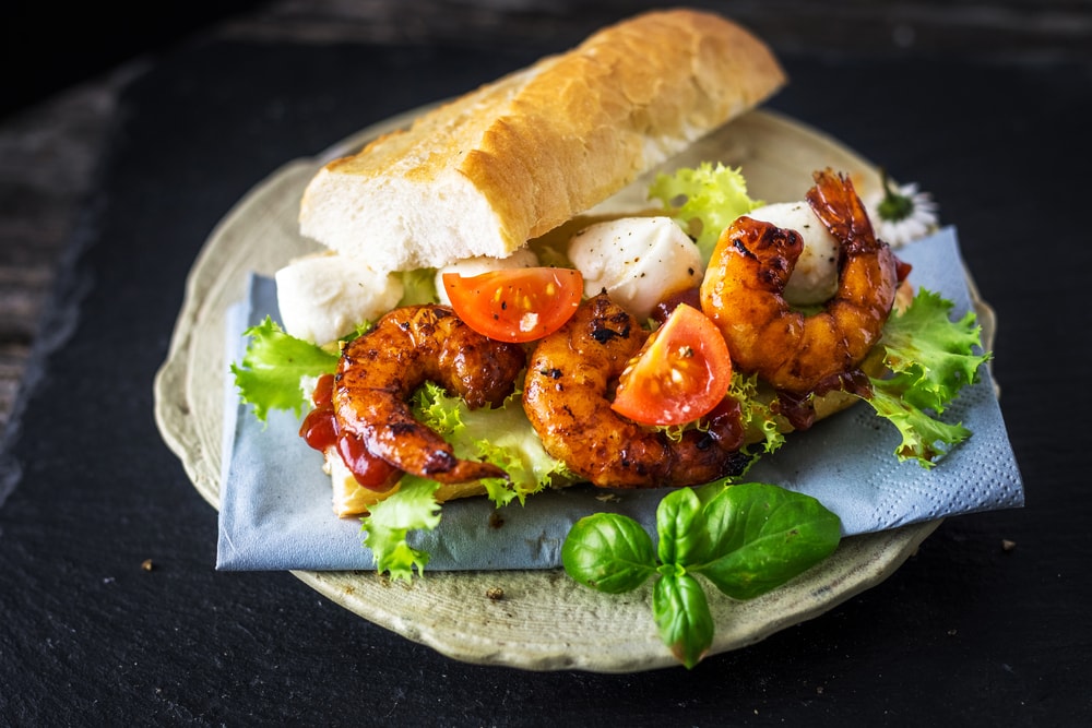 Sandwich with prawn and vegetables
