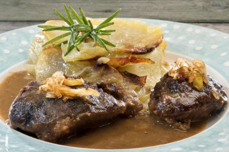 25 Traditional Welsh food dishes