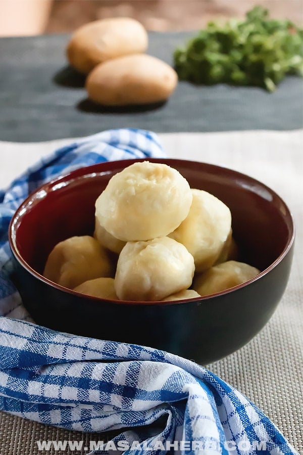 German potato dumplings are round-shaped dumplings, which come from Bavaria in South Germany. These dumplings are also common in neighbouring Austrian regions because some districts used to be one region at some point in the past 1000 years. The dumplings are commonly served with pork meat and side dishes such as pork roast, sauerbraten, sauerkraut, braised red cabbage, and regional sausages. 