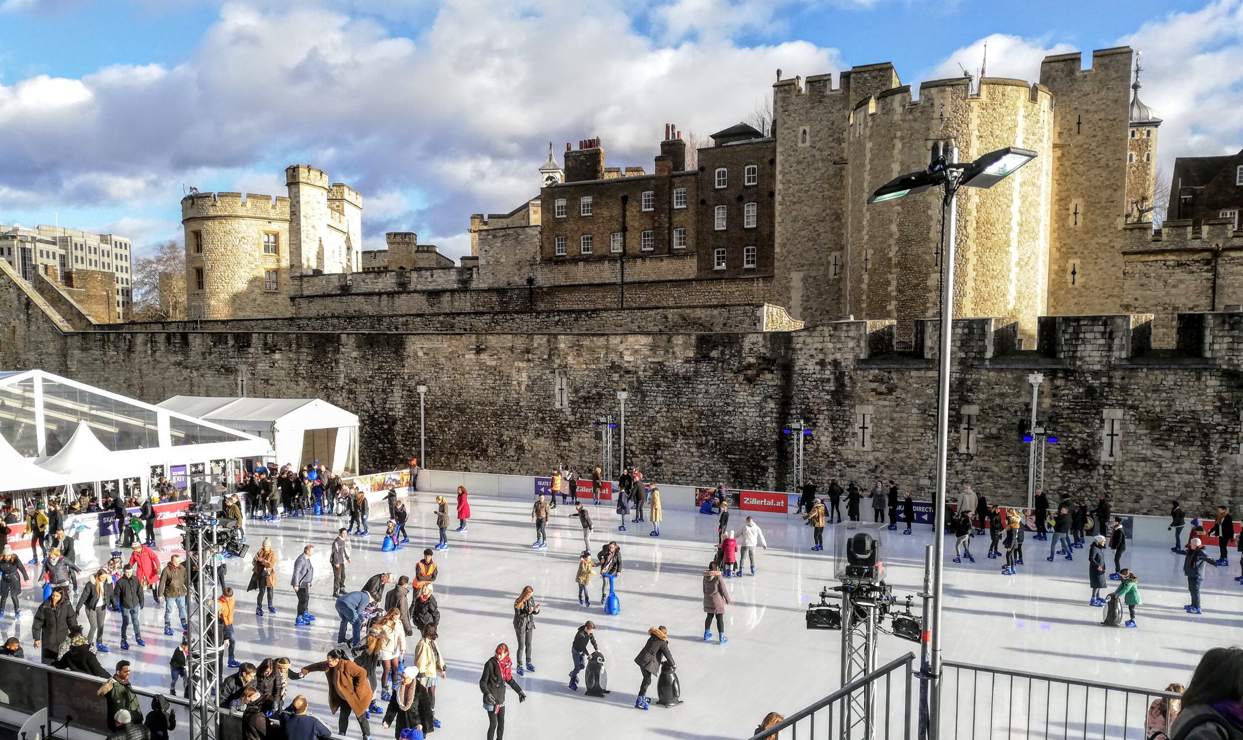 skating-Christmas-in-London-Hampton-court