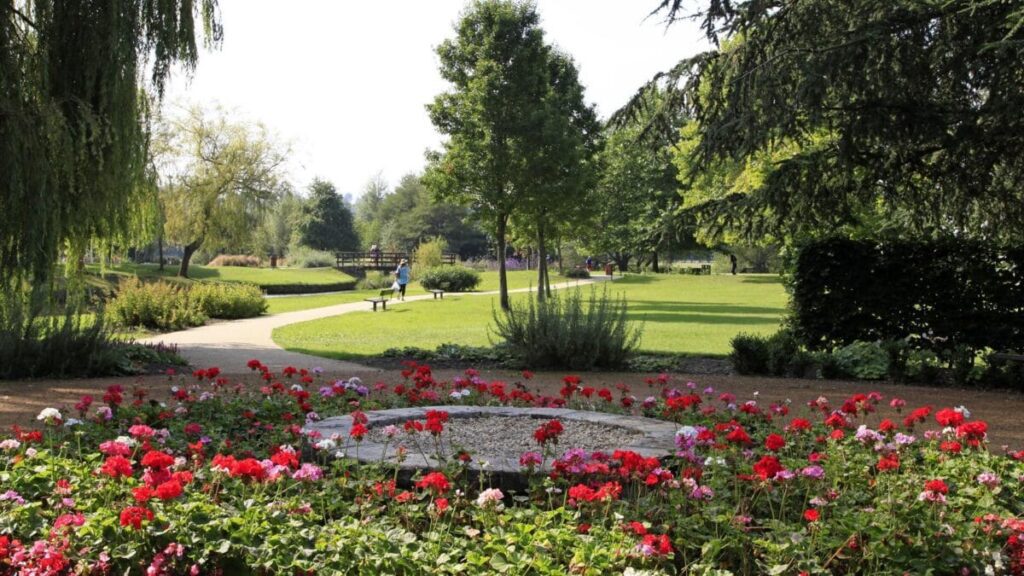 Salisbury to Stonehenge: visit Salisbury and tour Stonehenge