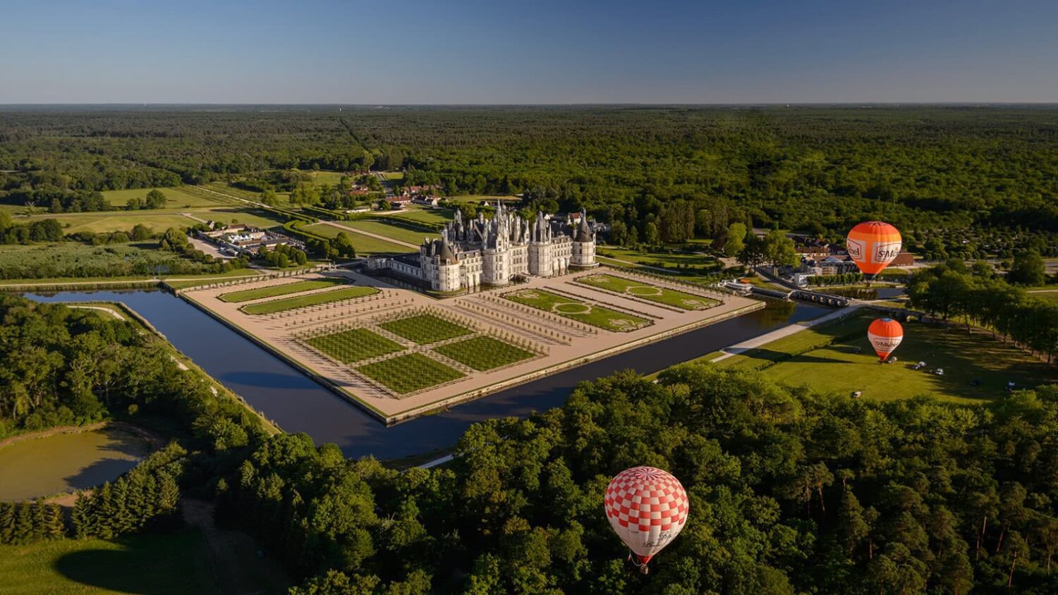 Vale de Loire shot of Chambord from a drone