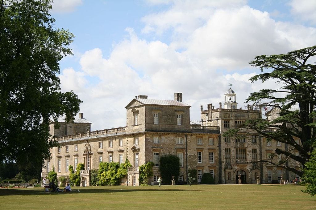 Salisbury to Stonehenge: visit Salisbury and tour Stonehenge discover Wilton House an English manor house you can visit