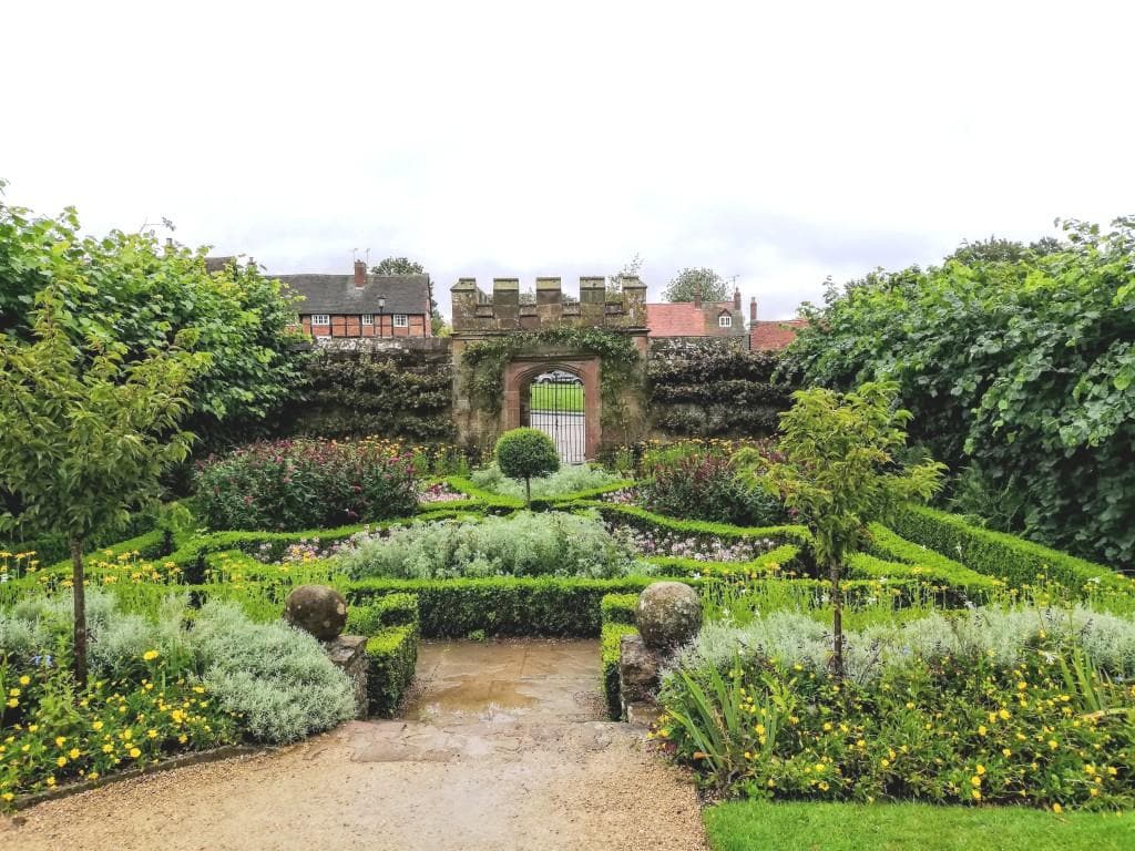 A Visit to Kenilworth Castle and Elizabethan Garden England