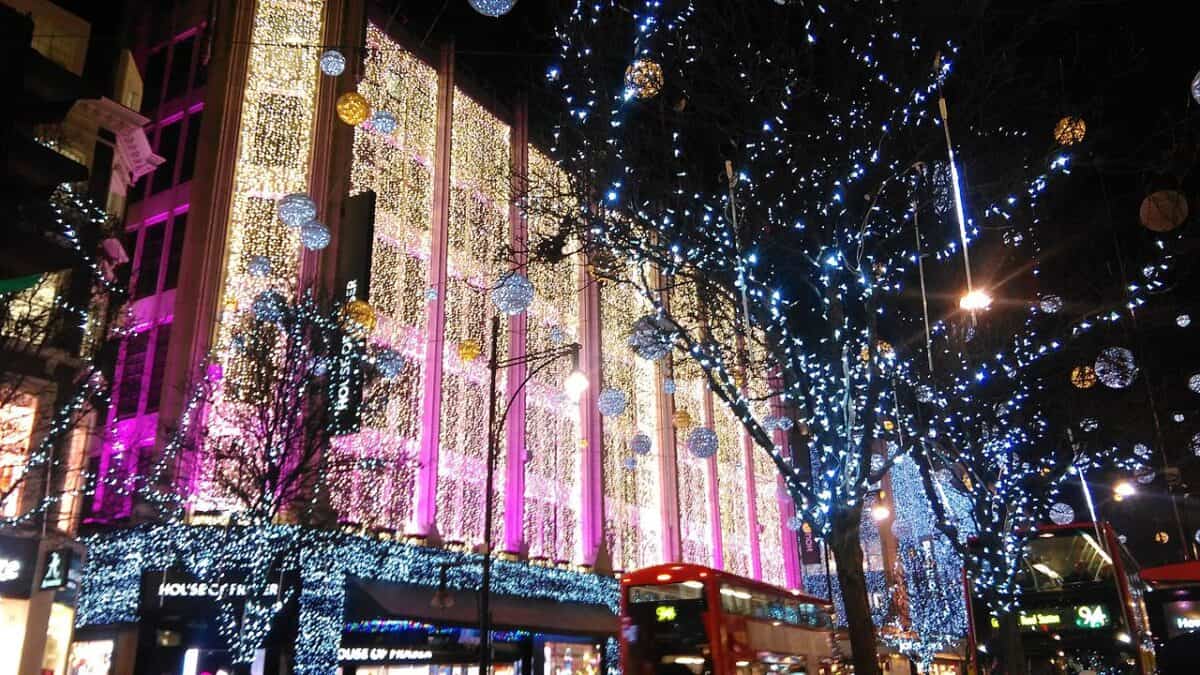 House of fraser on Oxford steet london lit up with hundreds of lights