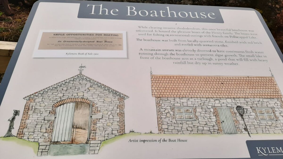 The boathouse at Kylemore abbey sign