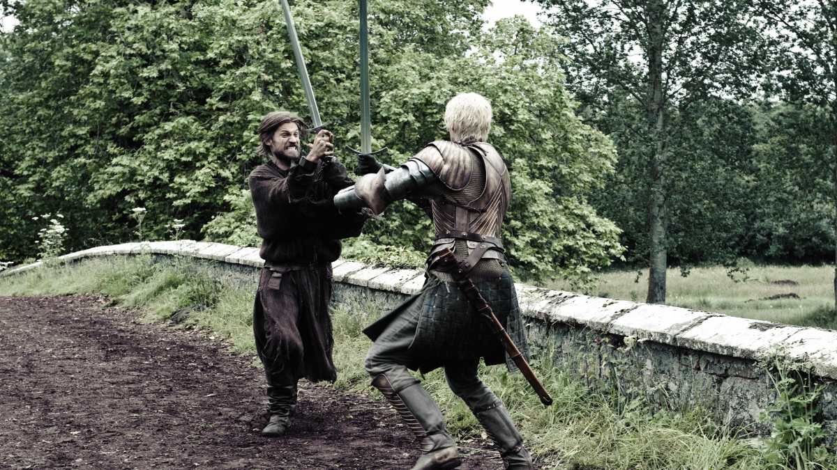 Sword fight between Jamie Lanister and Briane Game of Thrones